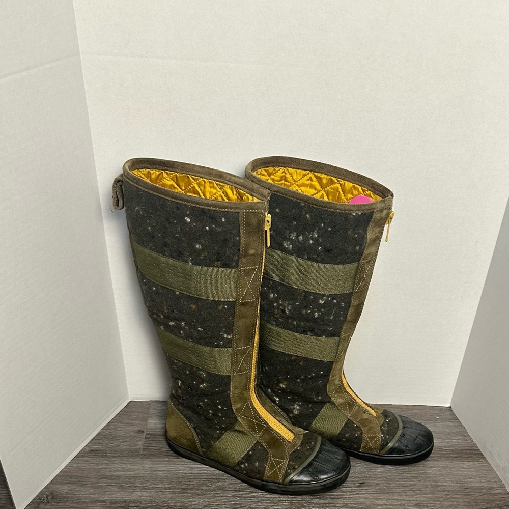 Sorel front zip boots Sz 9